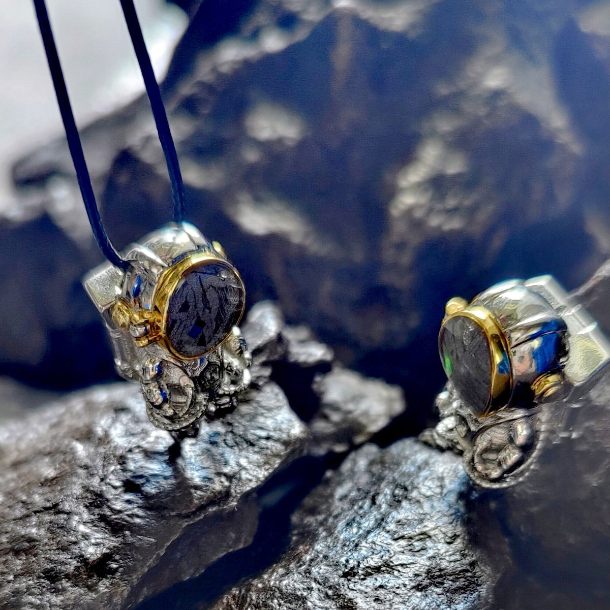 stronomy Lover Gift,3.3*1.8*1.5cm, Iron Meteorite Abalone Shell Astronaut Necklace, Unique Boyfriend Birthday Anniversary Spaceman Pendant