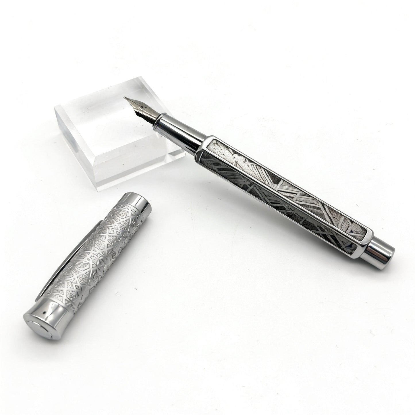 Iron Meteorite Pen、4.5 billion years、Around 14cm、Diameter approximately 1 cm