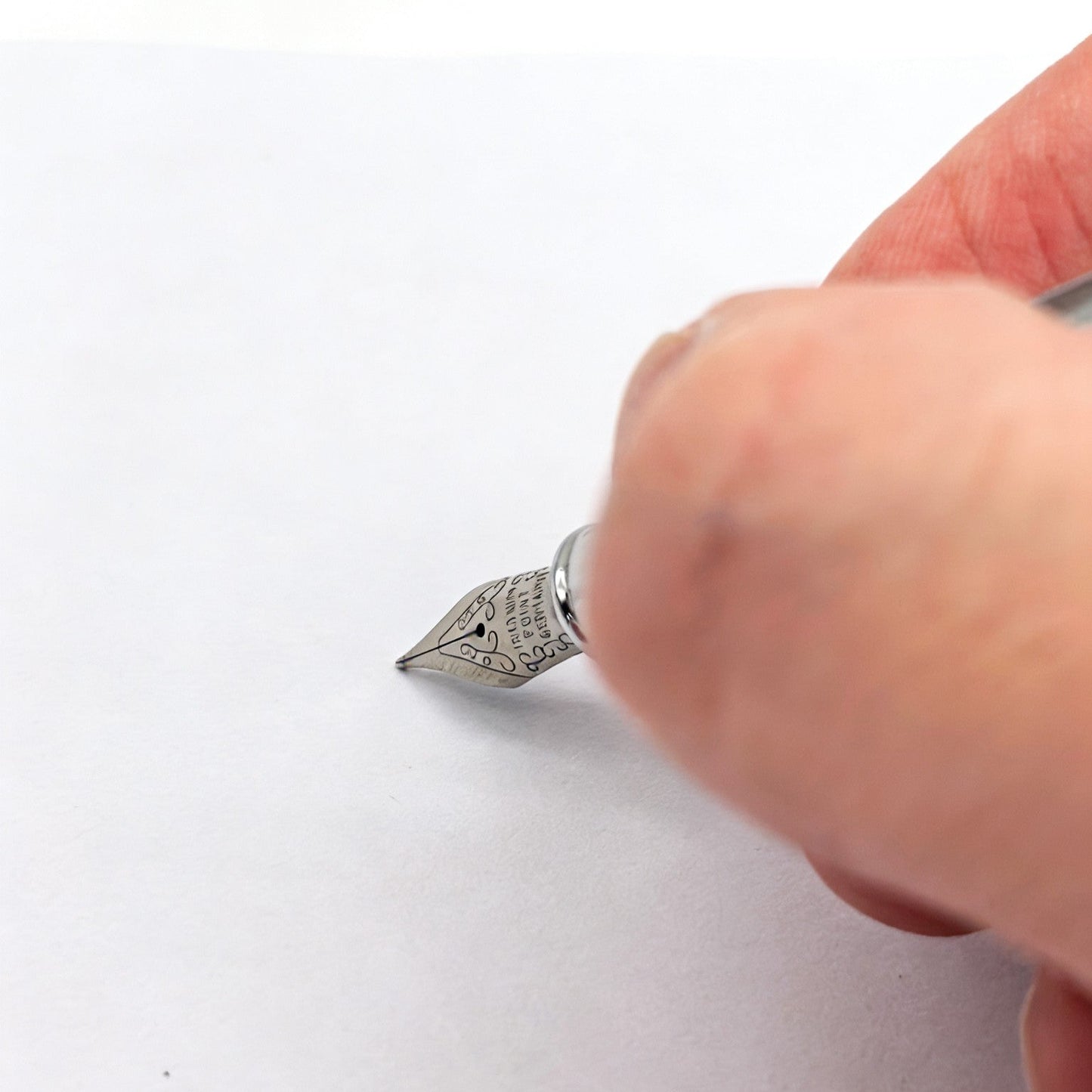Iron Meteorite Pen、4.5 billion years、Around 14cm、Diameter approximately 1 cm
