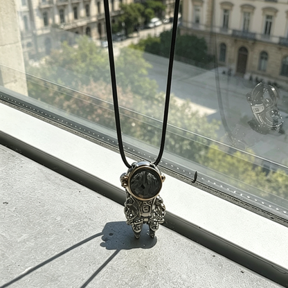 stronomy Lover Gift,3.3*1.8*1.5cm, Iron Meteorite Abalone Shell Astronaut Necklace, Unique Boyfriend Birthday Anniversary Spaceman Pendant