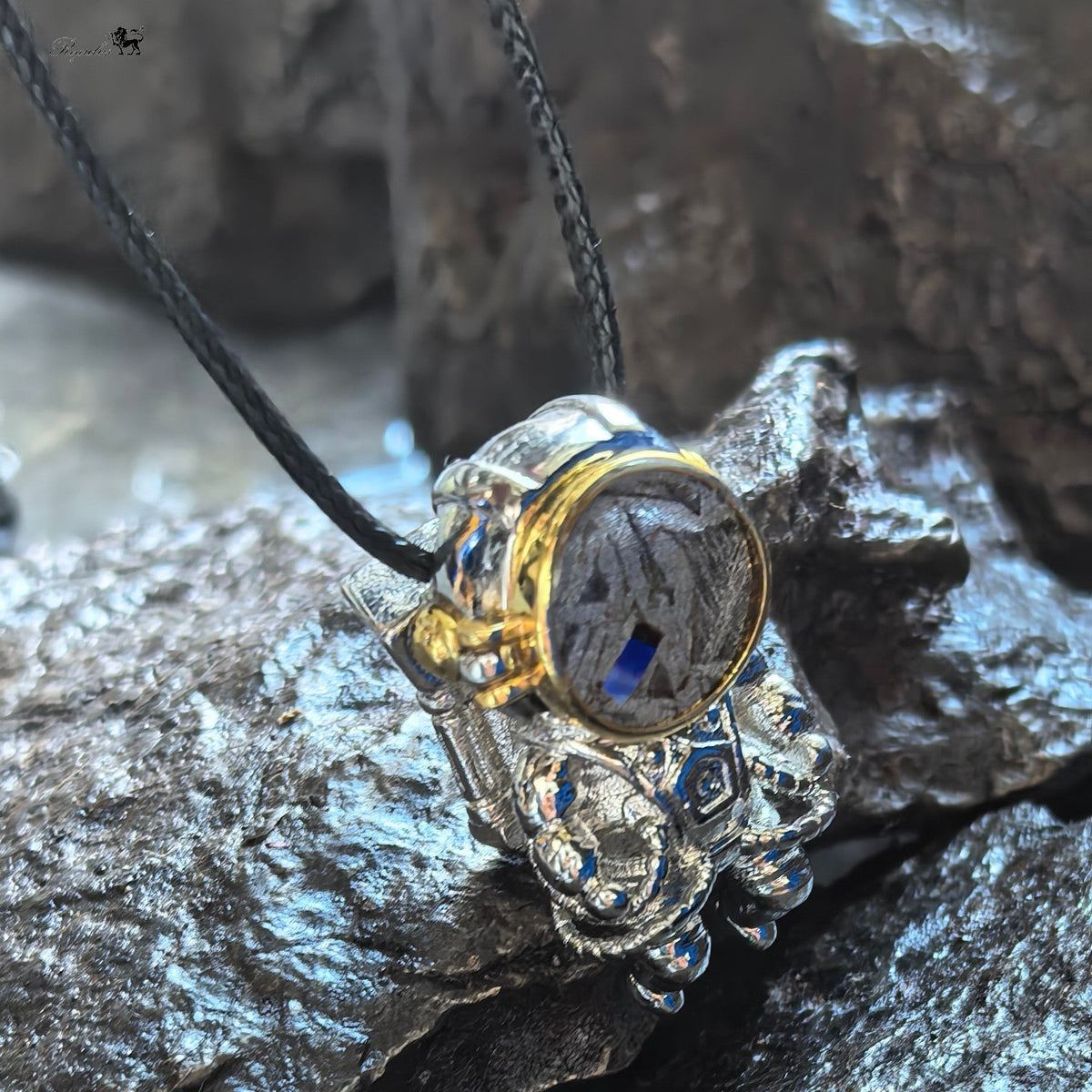 stronomy Lover Gift,3.3*1.8*1.5cm, Iron Meteorite Abalone Shell Astronaut Necklace, Unique Boyfriend Birthday Anniversary Spaceman Pendant