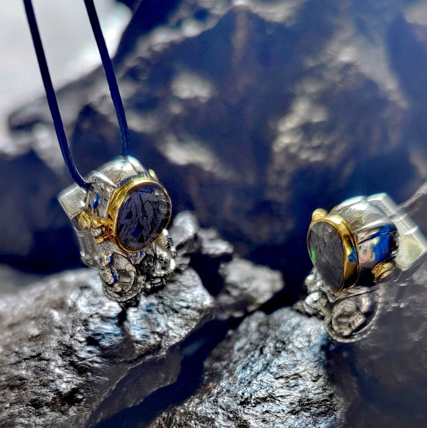 stronomy Lover Gift,3.3*1.8*1.5cm, Iron Meteorite Abalone Shell Astronaut Necklace, Unique Boyfriend Birthday Anniversary Spaceman Pendant
