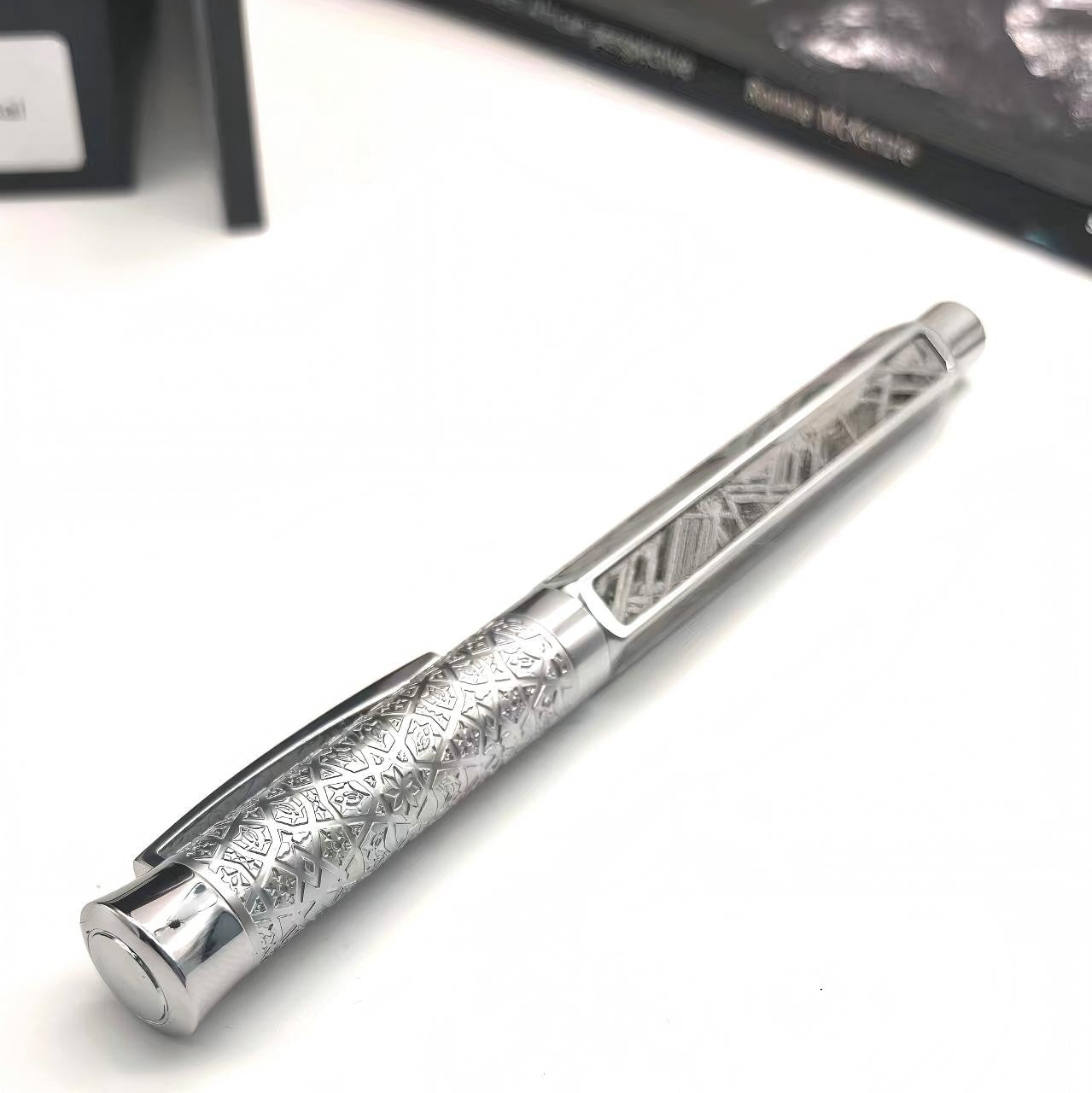 Iron Meteorite Pen、4.5 billion years、Around 14cm、Diameter approximately 1 cm